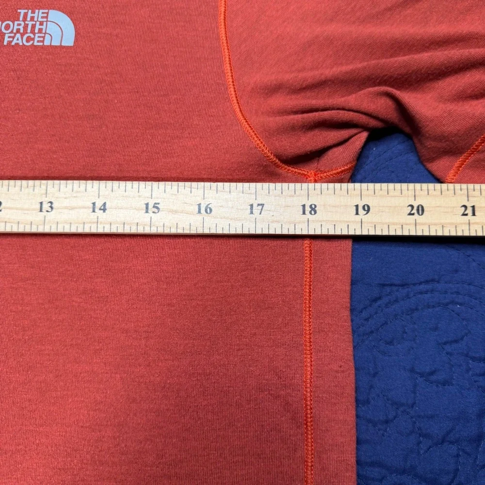 The North Face Mens FlashDry Training Shirt Orange Heather Short Sleeve Tee S